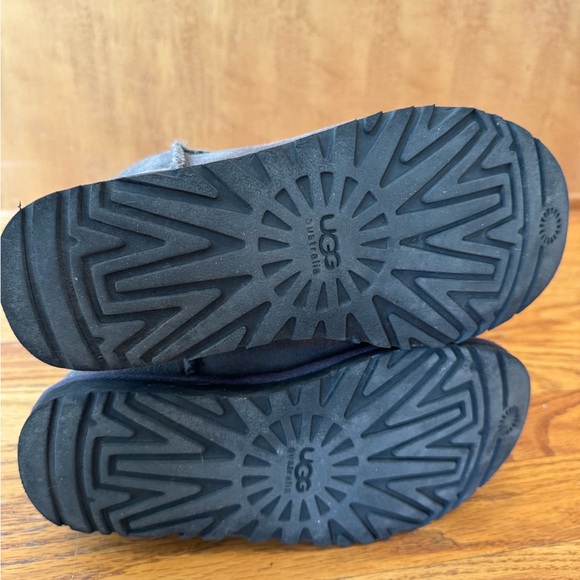 Gray Ugg Australia size Women’s 6 - Picture 4 of 8